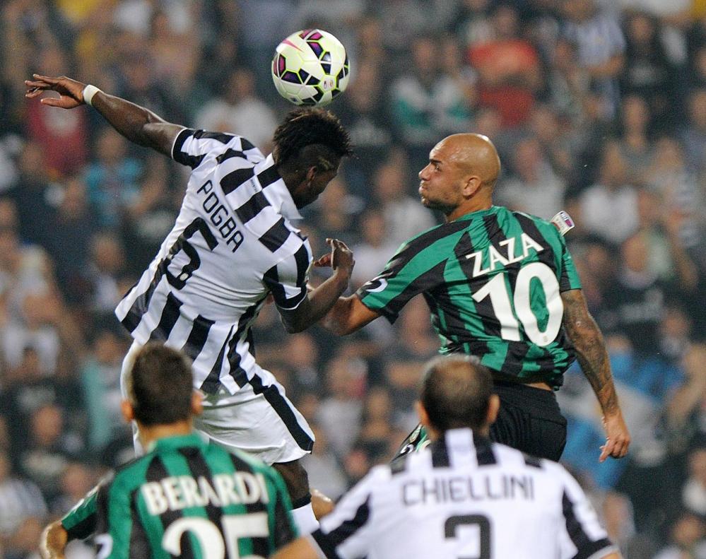 Italian forward Simone Zaza of US Sassuolo (R) fights for the ball with French midfielder of FC Juventus Paul Pogba during their Italian Serie A soccer match at the Mapei Stadium in Reggio Emilia, 18 October 2014. ANSA/PIERPAOLO FERRERI